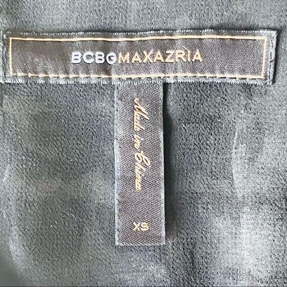 BCBGMAXAZRIA Sleeveless V-Neck Blouse Black Gray Abstract Print Silk Size XS - Picture 8 of 9